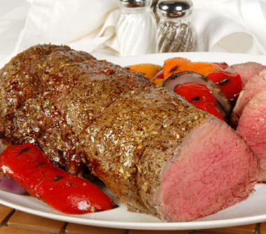 Gebakken châteaubriand met aardappels en groente